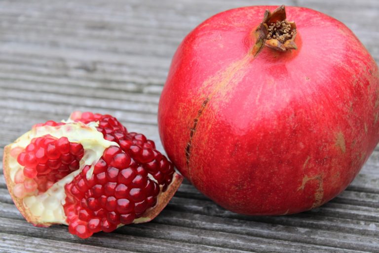 Boost Your Health Naturally with Pomegranate’s Key Nutritional Ingredients
